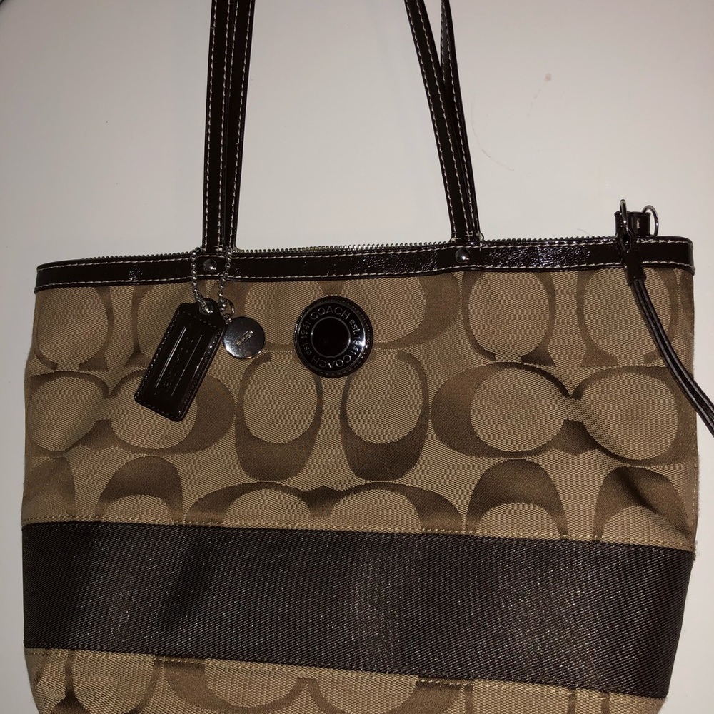Coach brown signature purse!